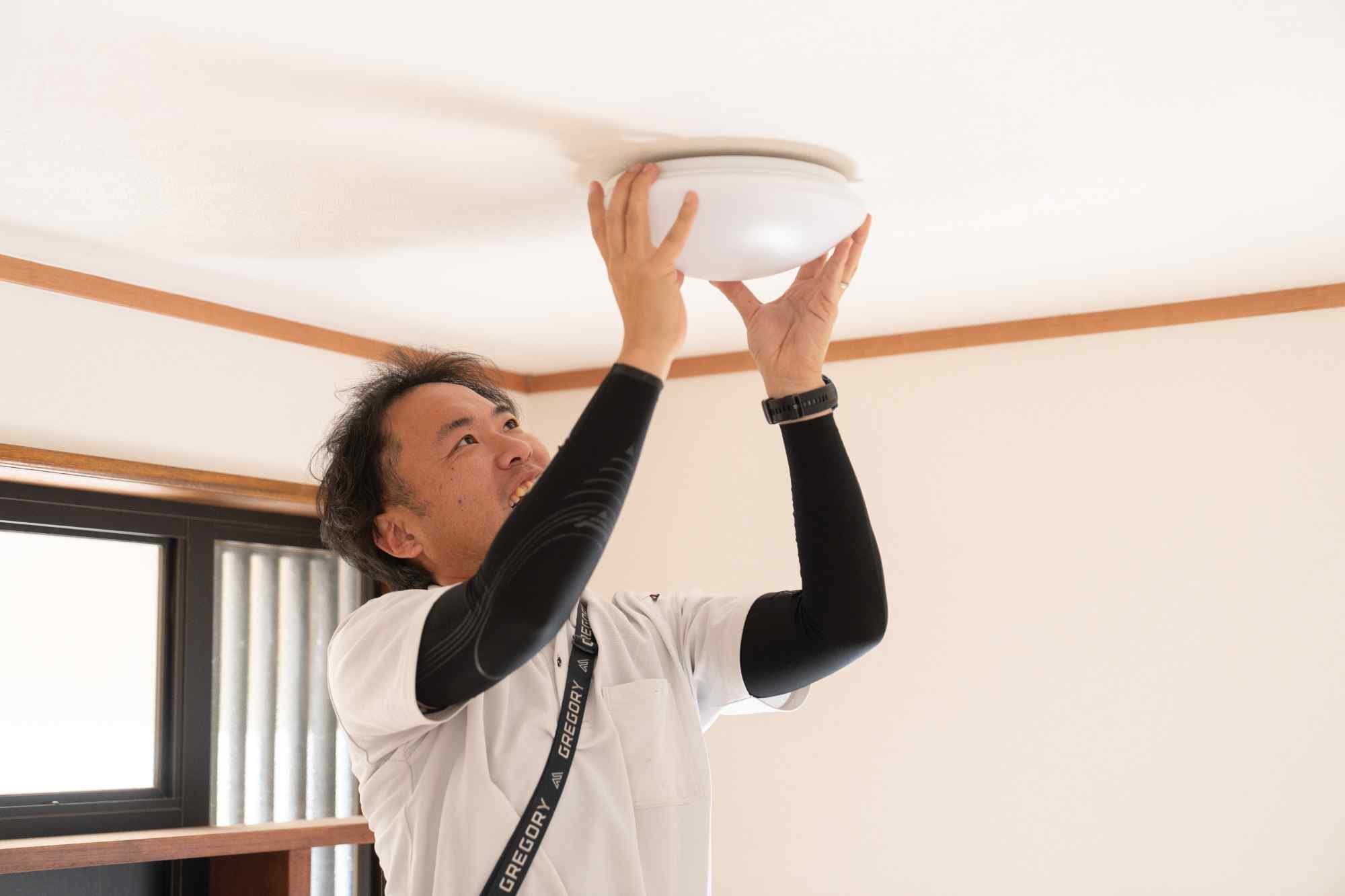 電球交換で照明を解決 | 宮崎県佐土原のおうちの悩みを解決する業者なら家工房佐土原店